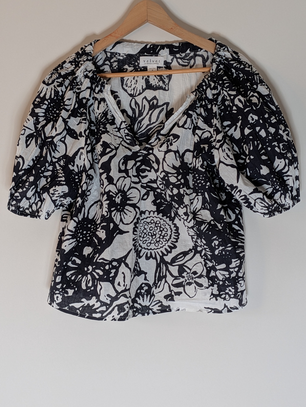 Velvet by Graham & Spencer Black and White Floral Puff Sleeve Blouse